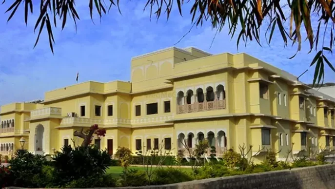 Hotel Raj Bagh Palace